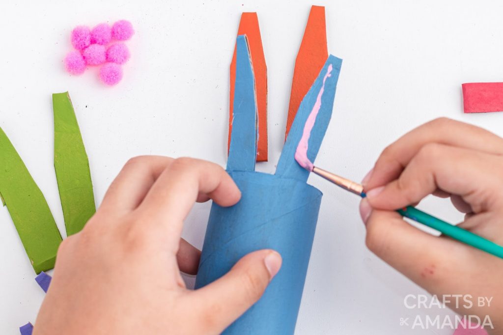 como fazer coelho de papelão