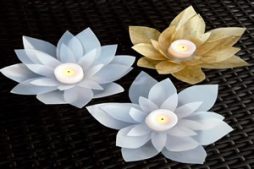 Velas decoradas em formato de flor