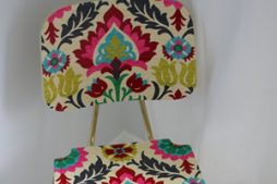Como transformar cadeiras em artigos de decoração utilizando tecido
