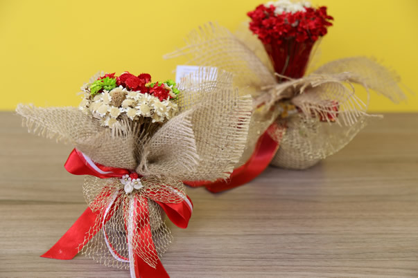 Lembrancinhas para casamento – arranjo de flores bonito e barato | Revista  Artesanato