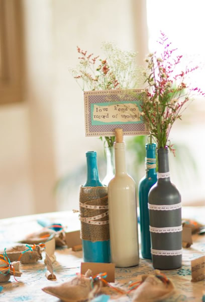 garrafa decorada com tinta acrílica para casamento