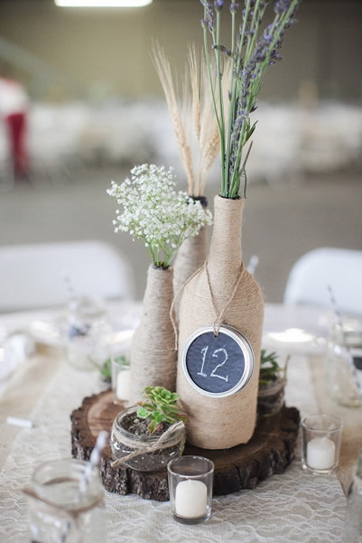 garrafa decorada com fio de juta para casamento 