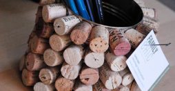 Ideia para reutilizar rolhas de vinho – porta lápis