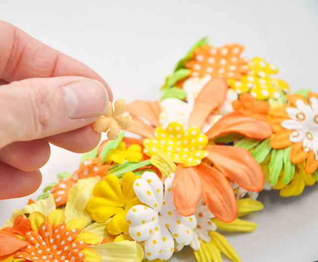 Termine a colagem das flores