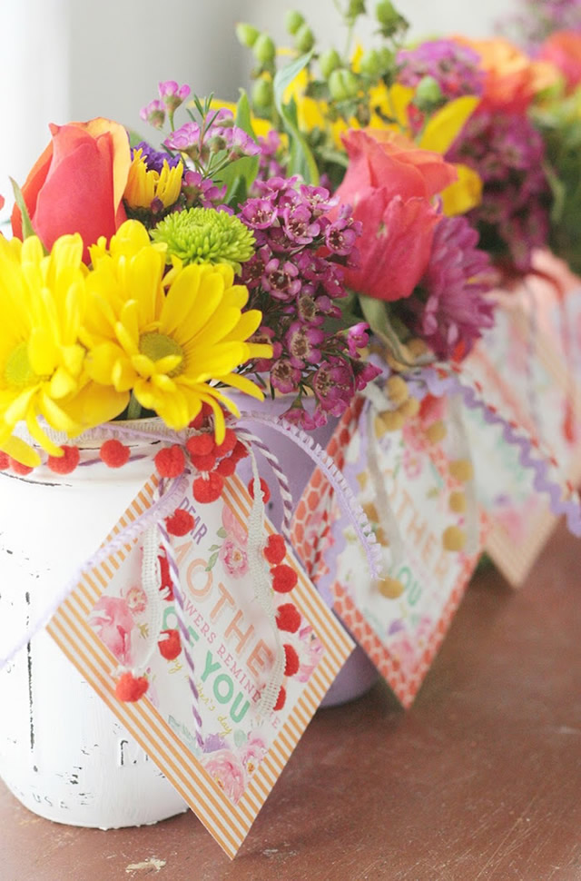 lembrancinha-para-o-dia-das-m-es-frascos-decorados-com-flores