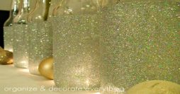 Garrafas personalizadas com glitter para incrementar a decoração