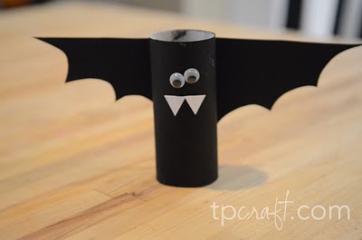 Morcego com rolo de papel para Halloween