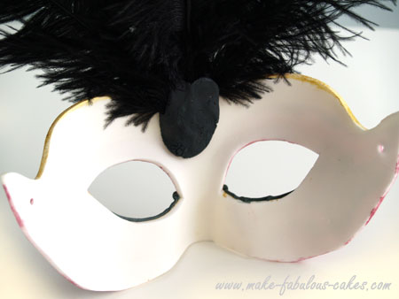 como fazer mascara de carnaval com plumas