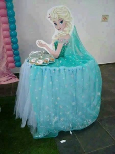 mesa com tule elsa