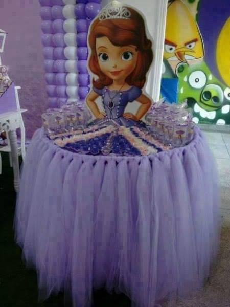 mesa com tule princesinha sofia