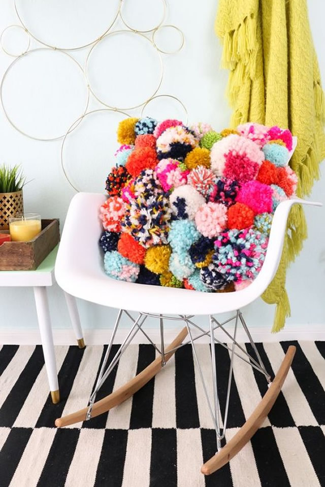 almofadas personalizadas com pompom