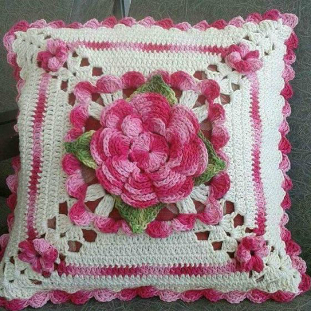 almofadas em crochet