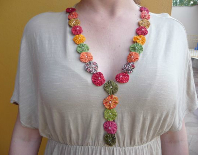 roupas feitas com fuxico