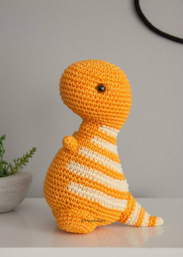 dinossauro amigurumi