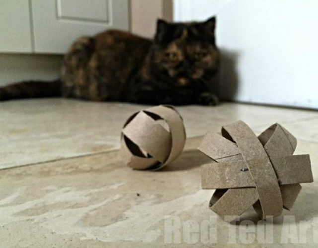 como fazer brinquedo para gato com papel