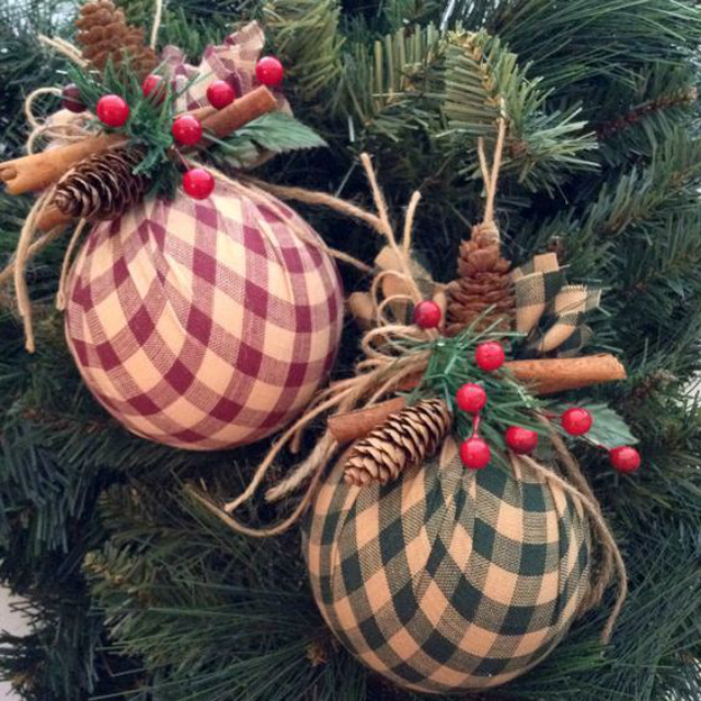 Bolas de Natal Personalizadas: 37 Modelos para Fazer em Casa | Revista Artesanato Bolas de Natal Personalizadas: 37 Modelos para Fazer em Casa | Revista Artesanato