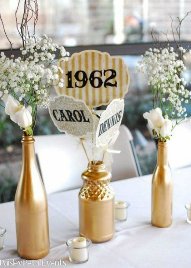 Garrafas douradas para decoração de festa bodas de ouro