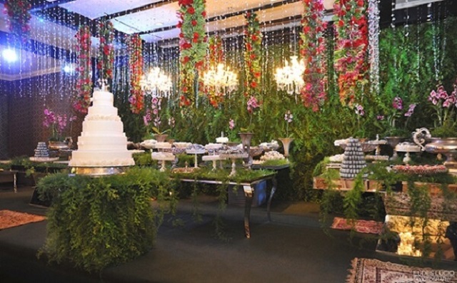 Decoração com flores para bodas de prata