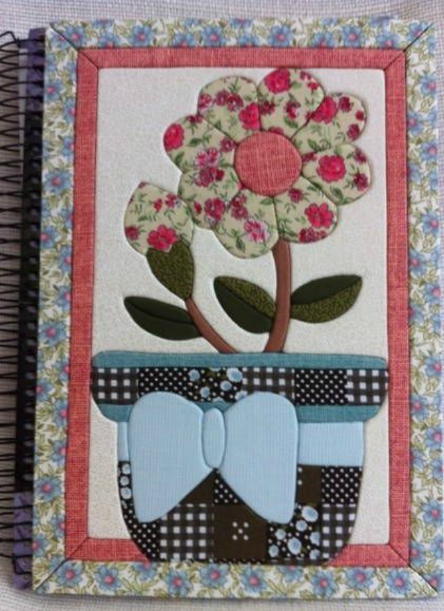 Caderno decorado com patchwork 