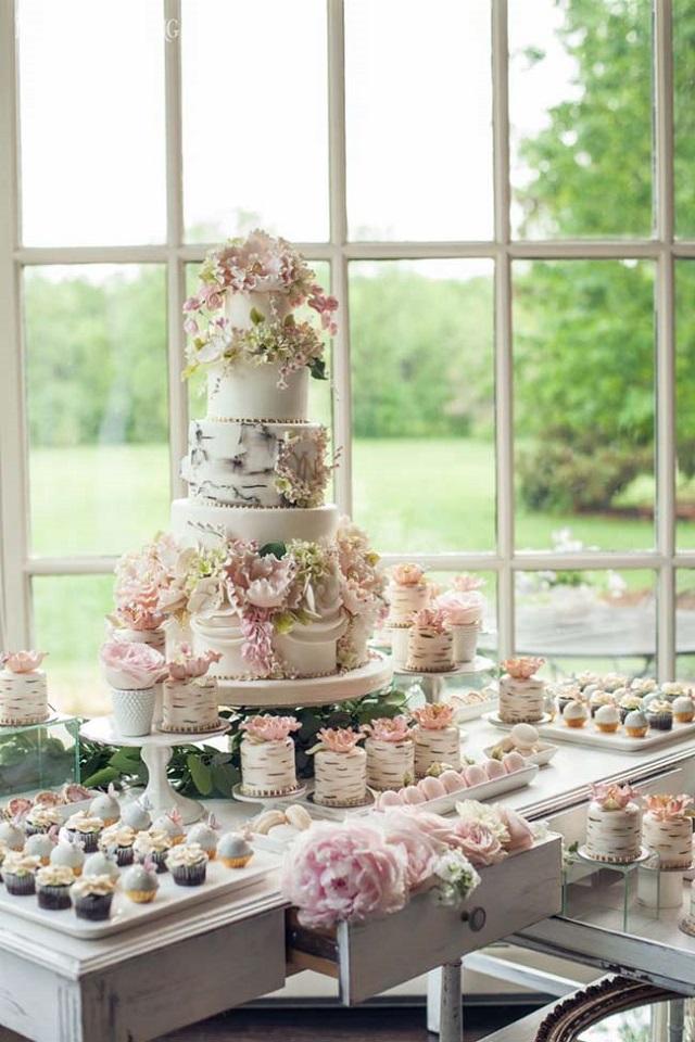 Mesa de bolo de casamento