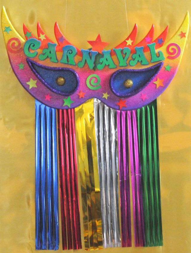 decoração de carnaval com mascaras