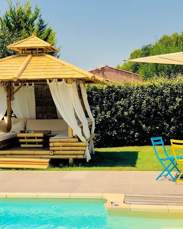 Tenda de piscina de bambu