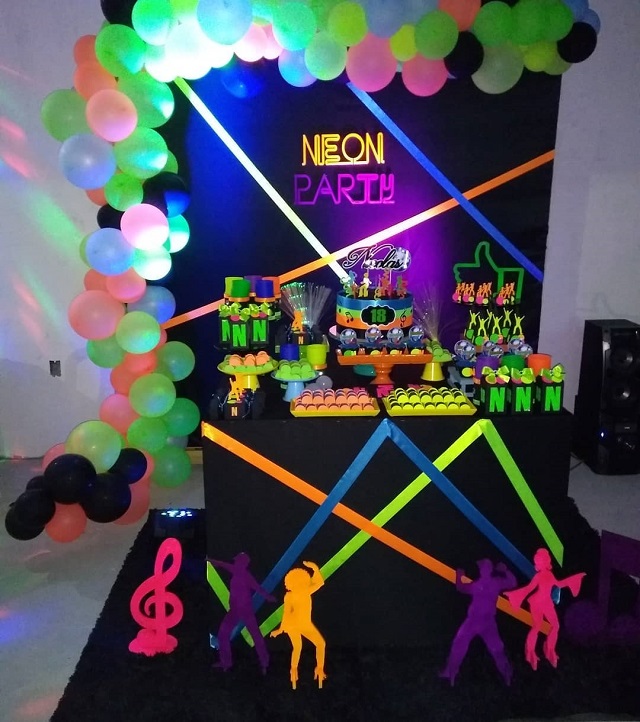 Decoração festa neon