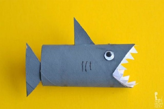 Tubarão de rolo de papel higiênico