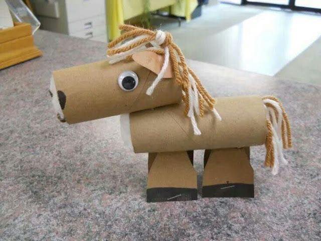 Cavalo de rolo de papel higiênico