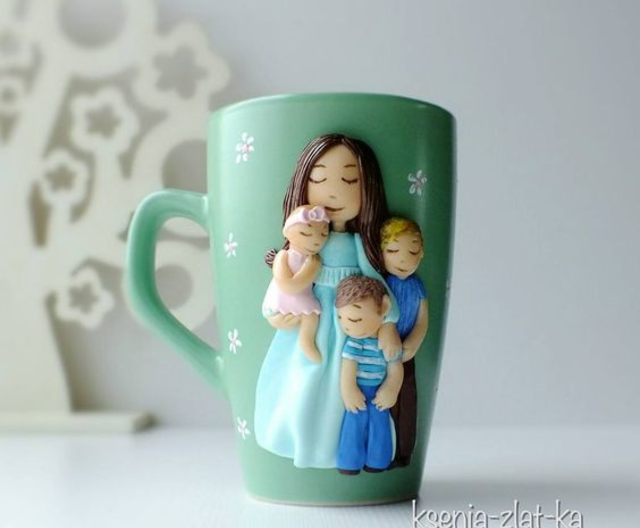 Caneca com biscuit mãe e filhos