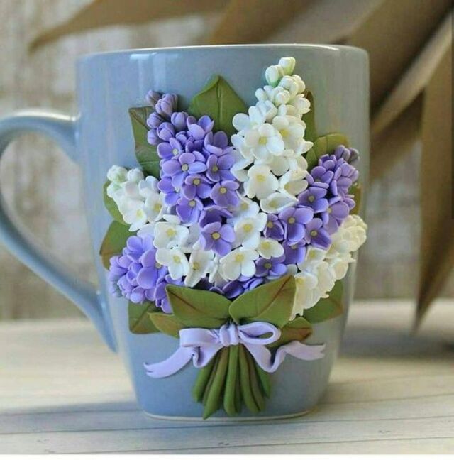 Caneca com biscuit de flores