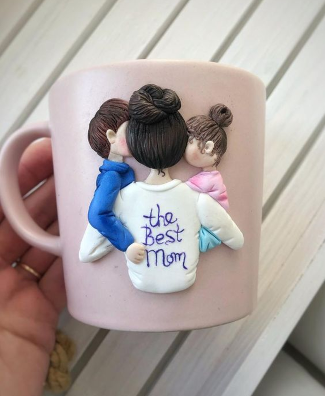 Caneca com biscuit mãe e filhos