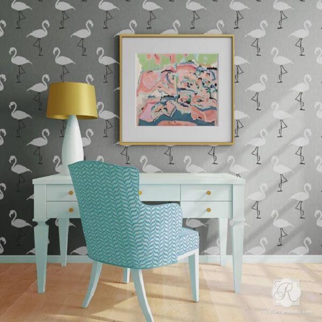 Pintura de flamingos com stencil