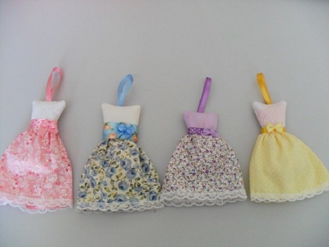 Sachês perfumados em formato de vestido 