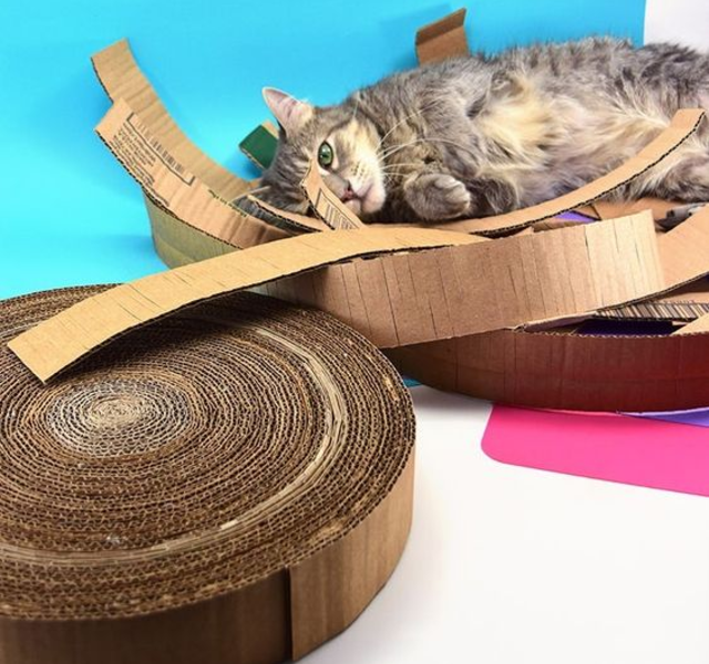 como fazer arranhador para gatos de papelão
