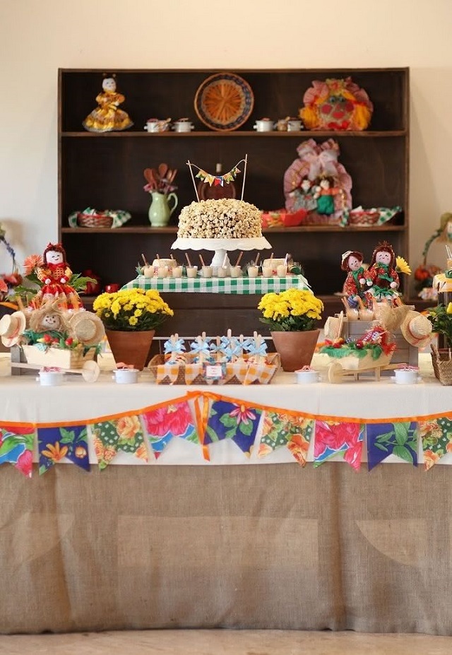 Mesa de doces de festa junina