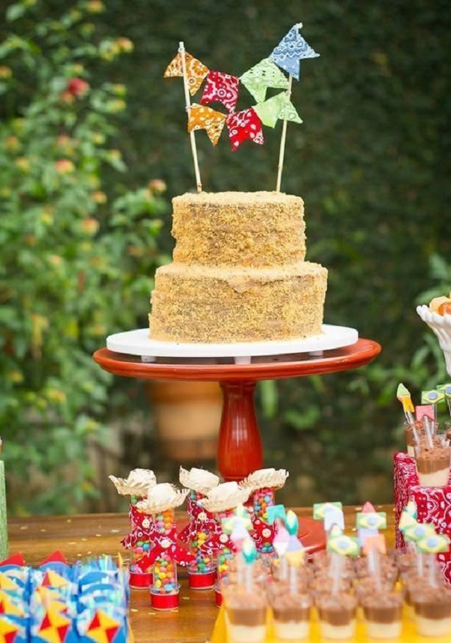 Mesa de doces de festa junina