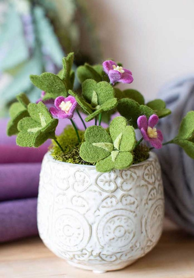 Vaso com flores de feltro 