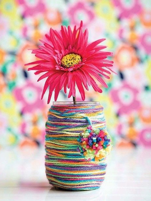 Pote decorado com barbante colorido 