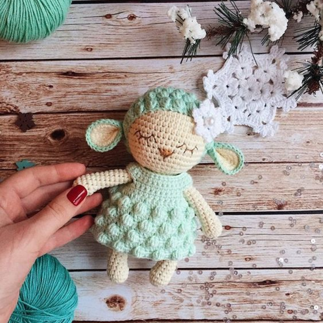 Ovelha de amigurumi