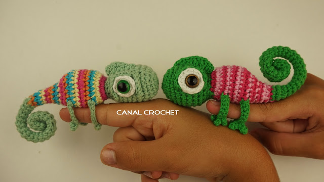 Camaleões de amigurumi