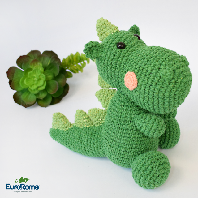 Dinossauro de amigurumi