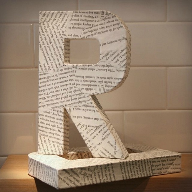 Letra 3D com decoupage de jornal