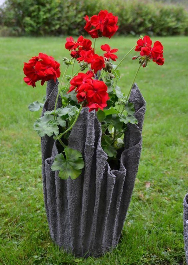 Vaso de cimento com toalha 