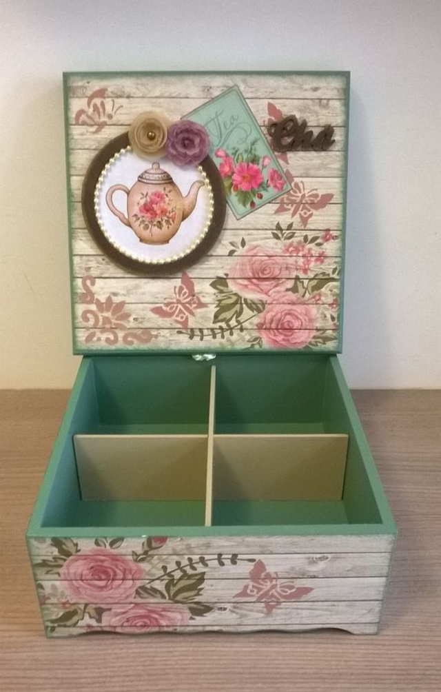 Caixa decorada com decoupage 