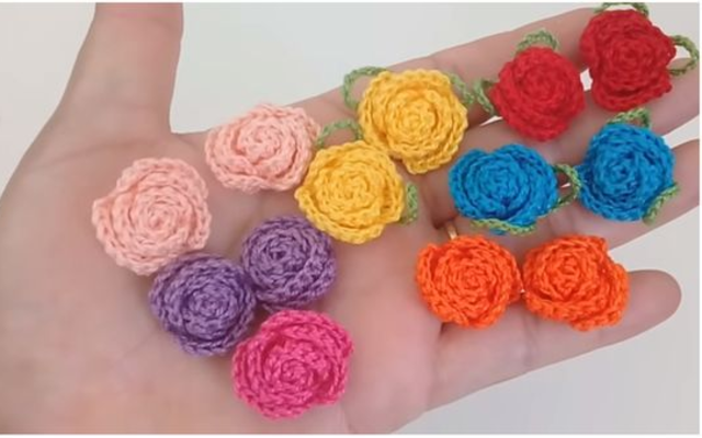 Mini flores de crochê para aplicação