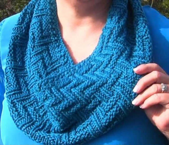 Gola de tricô azul