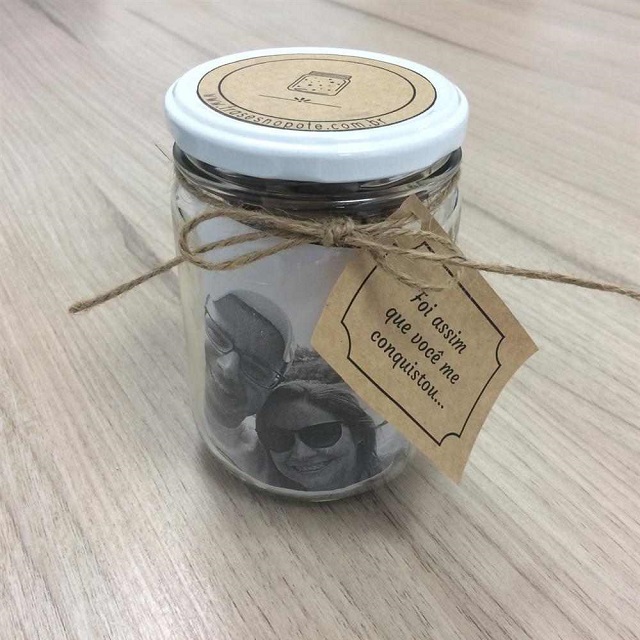 pote de vidro com bilhetes