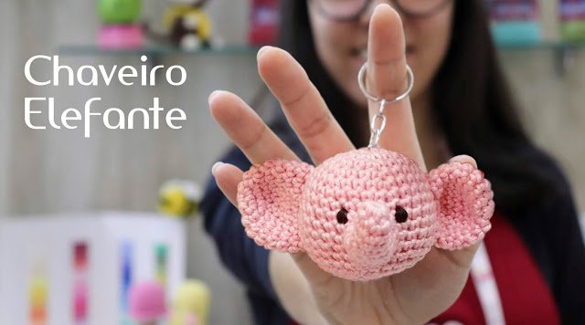 Chaveiro de elegante de amigurumi 