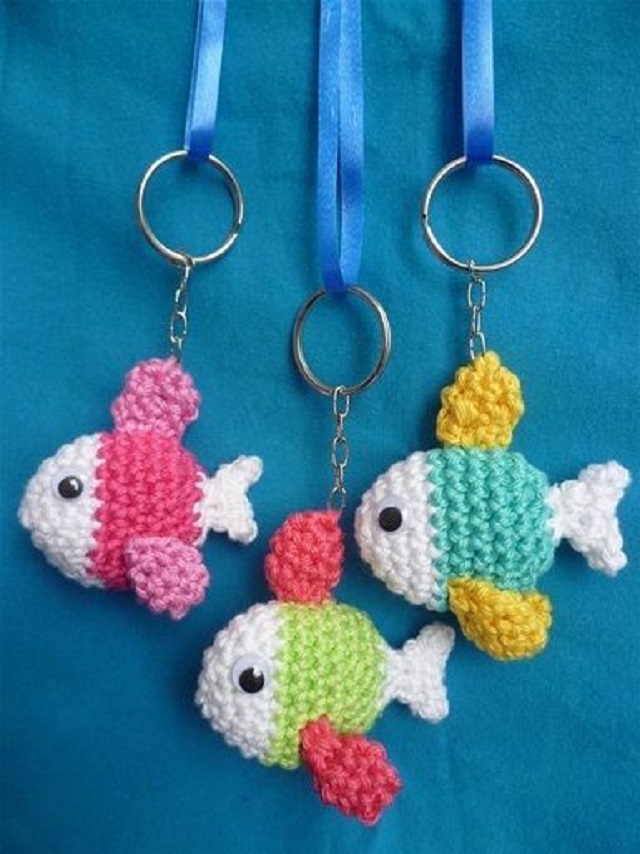 Chaveiros de peixes de amigurumi 